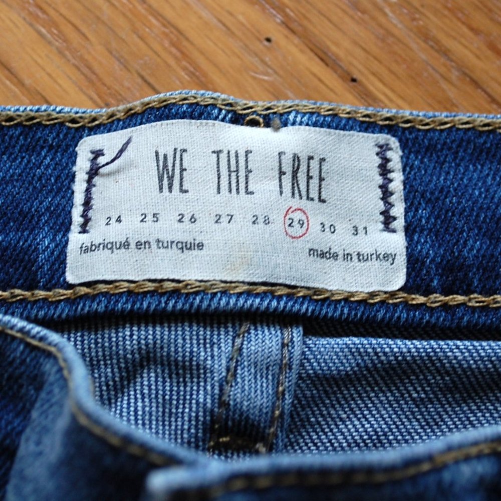 We The Free People About a Girl Distressed Blue Jeans Skinny Chewed Hems - Picture 2 of 4